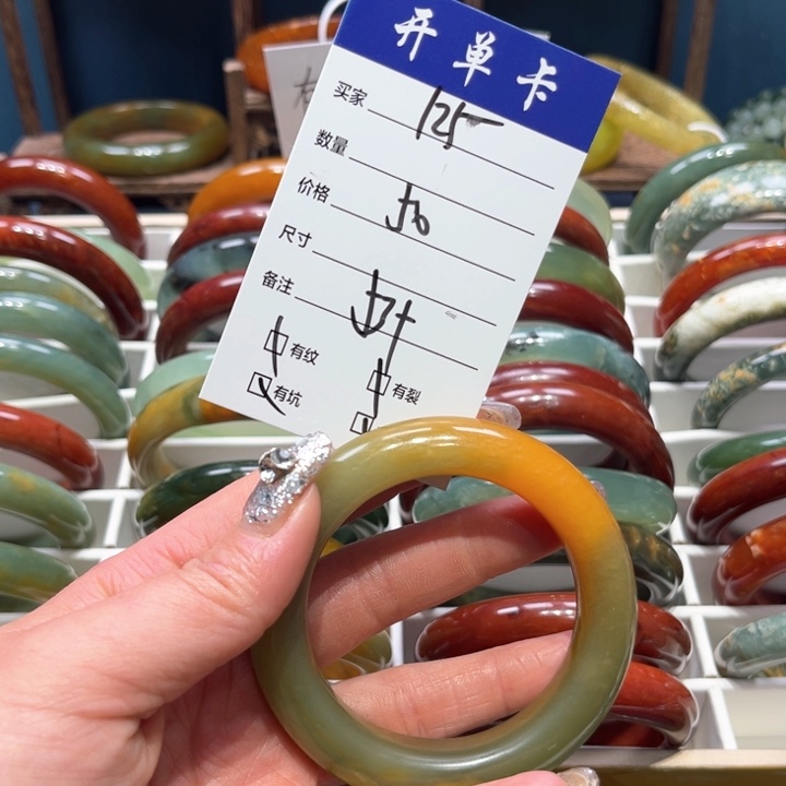 蛇纹石玉手镯未镶嵌诗**意