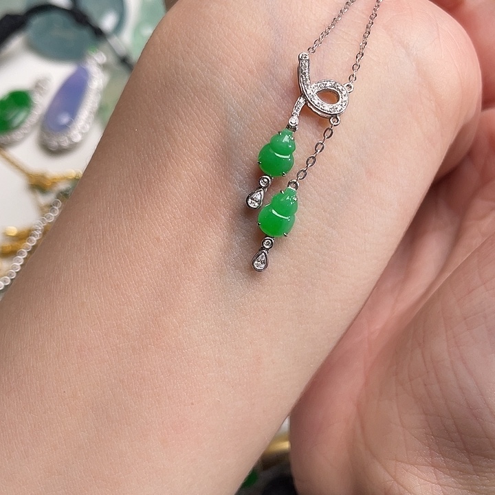 翡翠18K金镶嵌颈饰