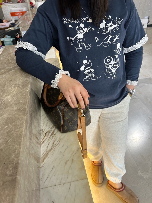 减龄蕾丝袖口卡通印花纯棉T恤大码微胖百搭长袖