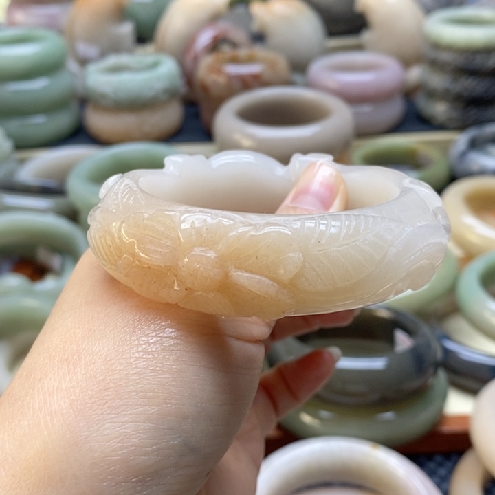 石英岩玉手镯未镶嵌