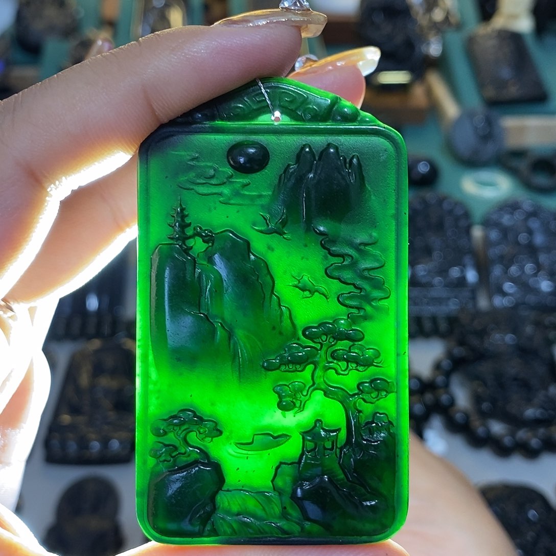 蛇纹石玉颈饰未镶嵌