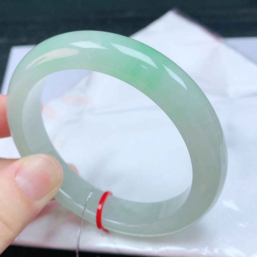 翡翠手镯未镶嵌57圈