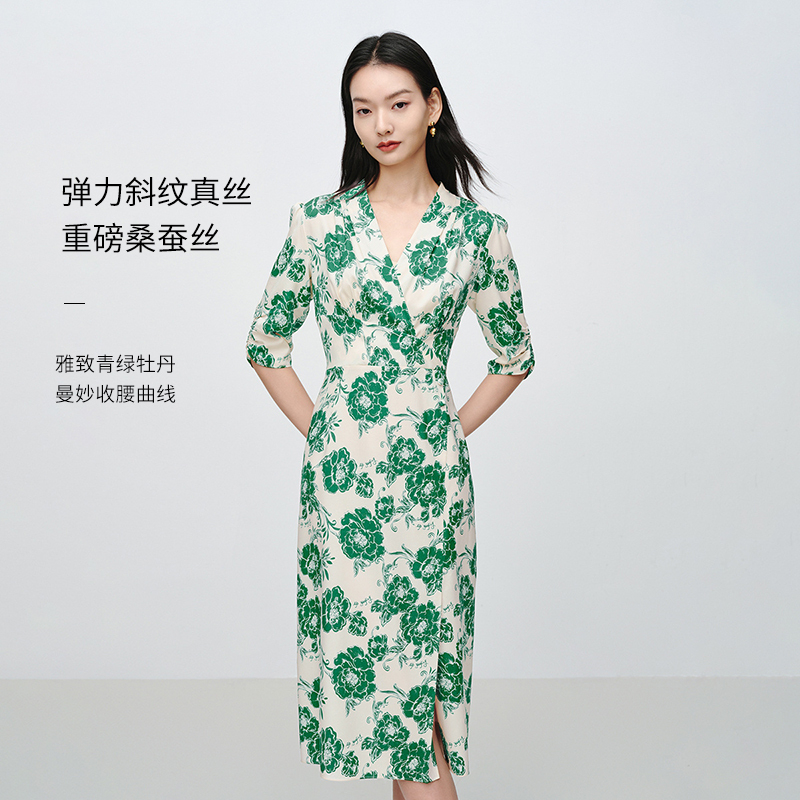 EP雅莹2025春新款 桑蚕丝连衣裙女弹力收腰显瘦V领牡丹印花4632C