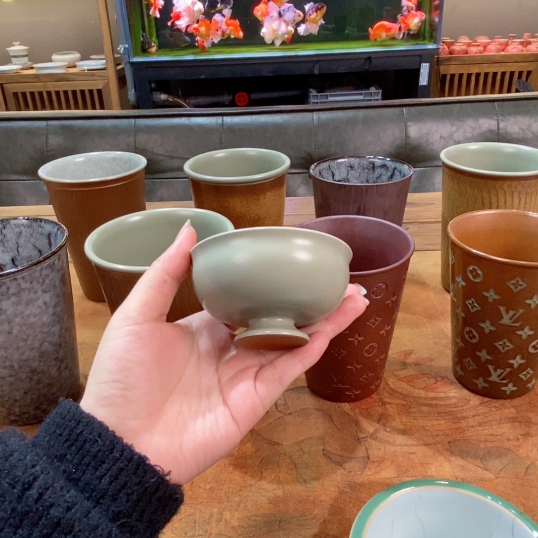 朱砂胎豆青主人杯