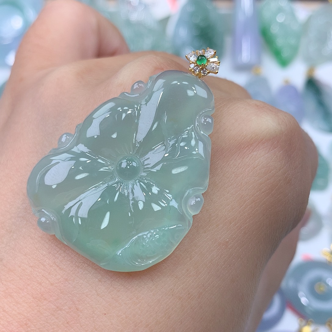 翡翠颈饰18K金镶嵌荷叶