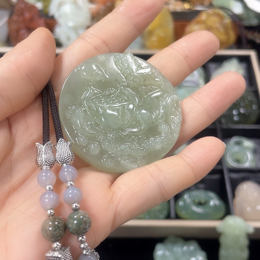 蛇纹石玉颈饰未镶嵌