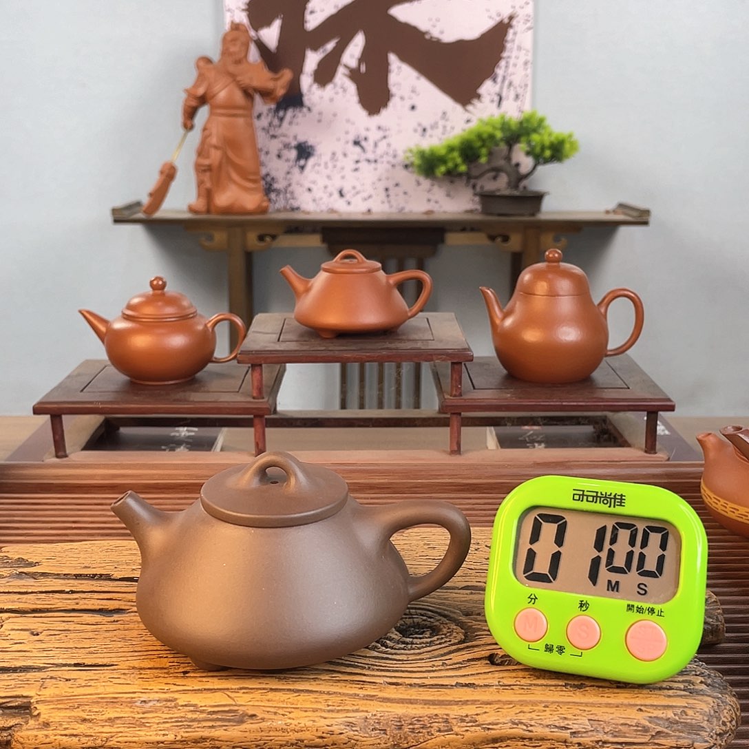 紫砂茶壶龙**弟一个人吃东西不吃早餐