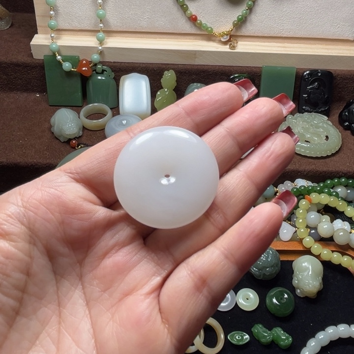 颈饰未镶嵌和田玉