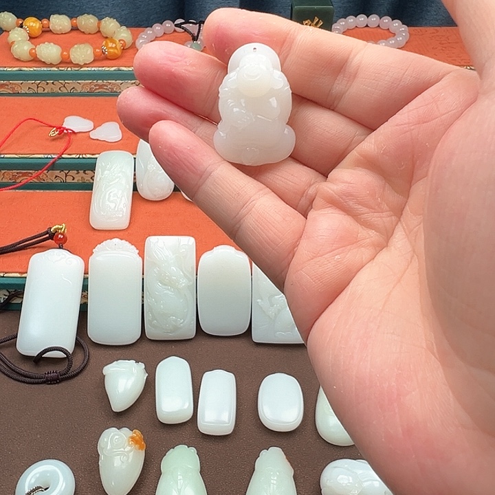 和田玉颈饰未镶嵌