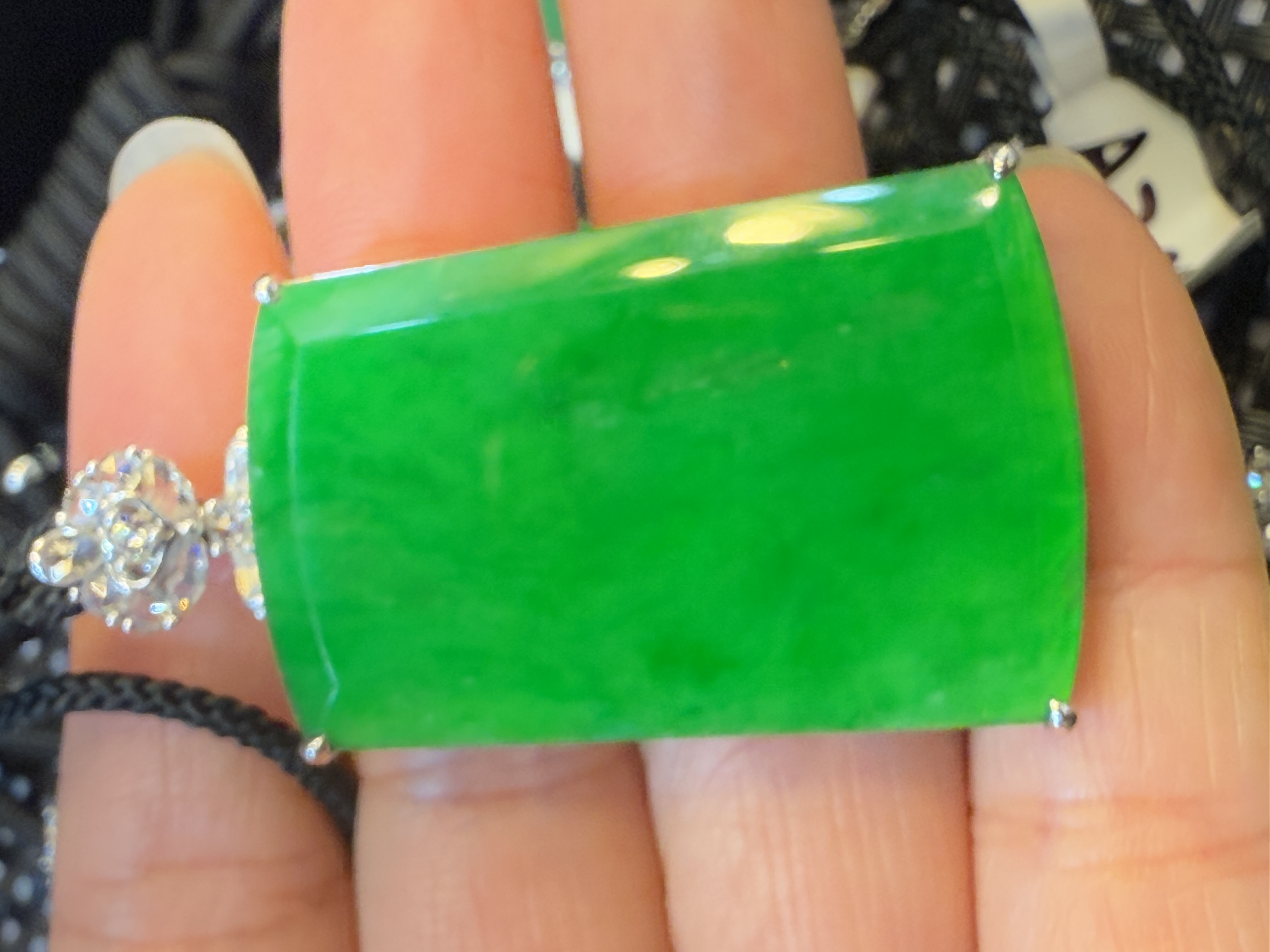 春日珠宝精致翡翠满绿无事牌吊坠18K金镶嵌