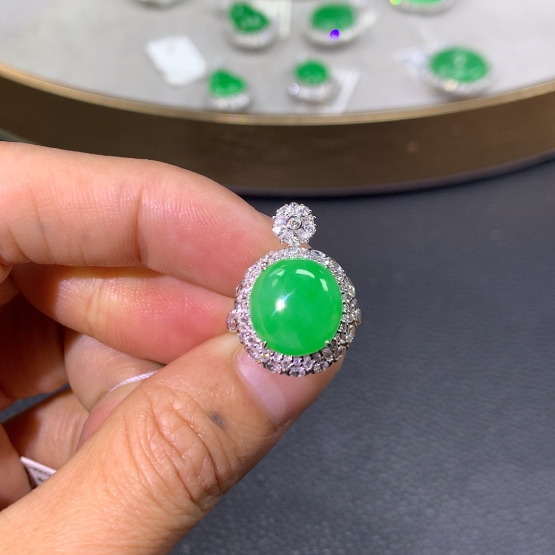 翡翠戒指18K金镶嵌翡翠