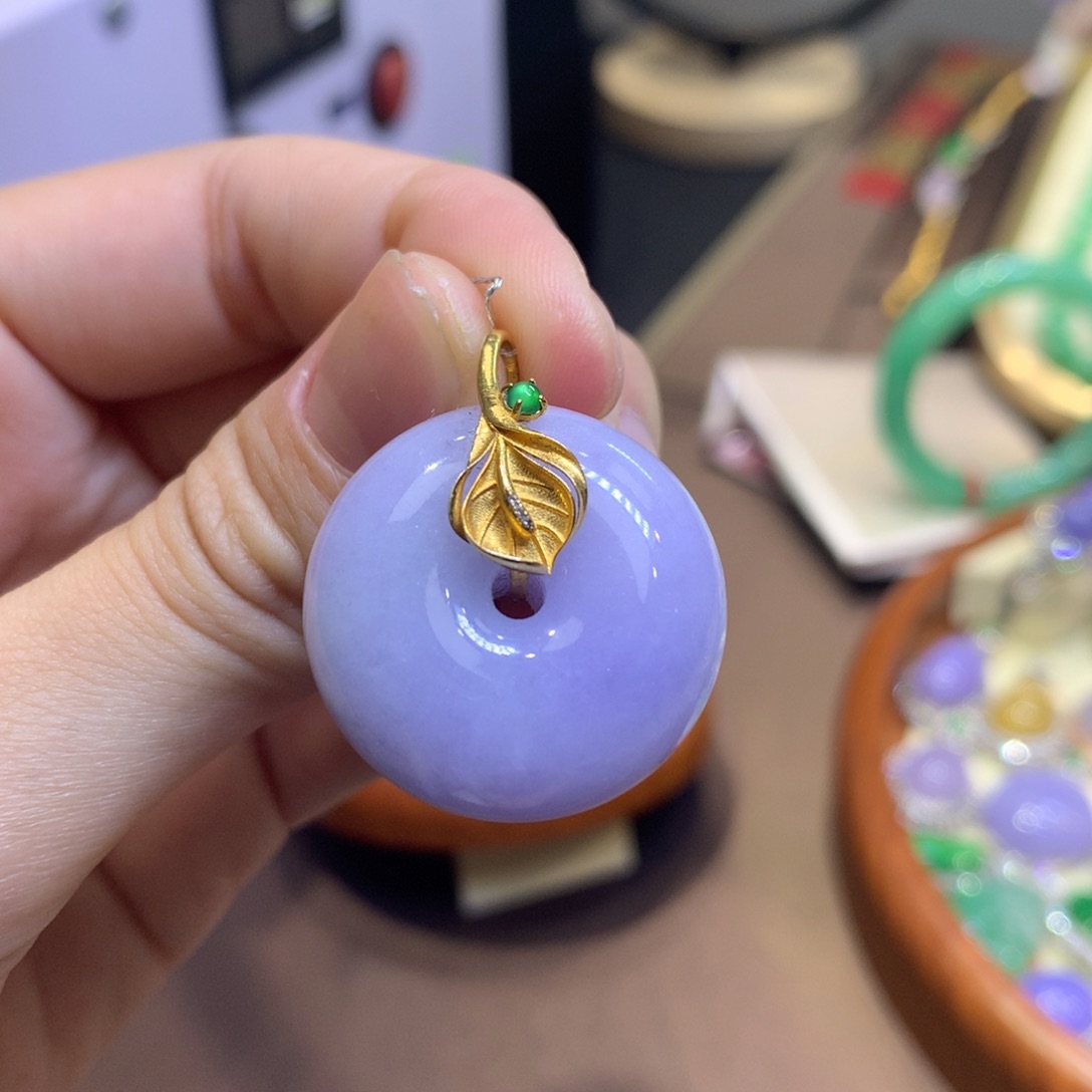 翡翠18K金镶嵌颈饰翡翠