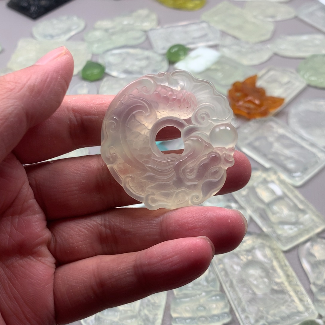 蛇纹石玉颈饰未镶嵌