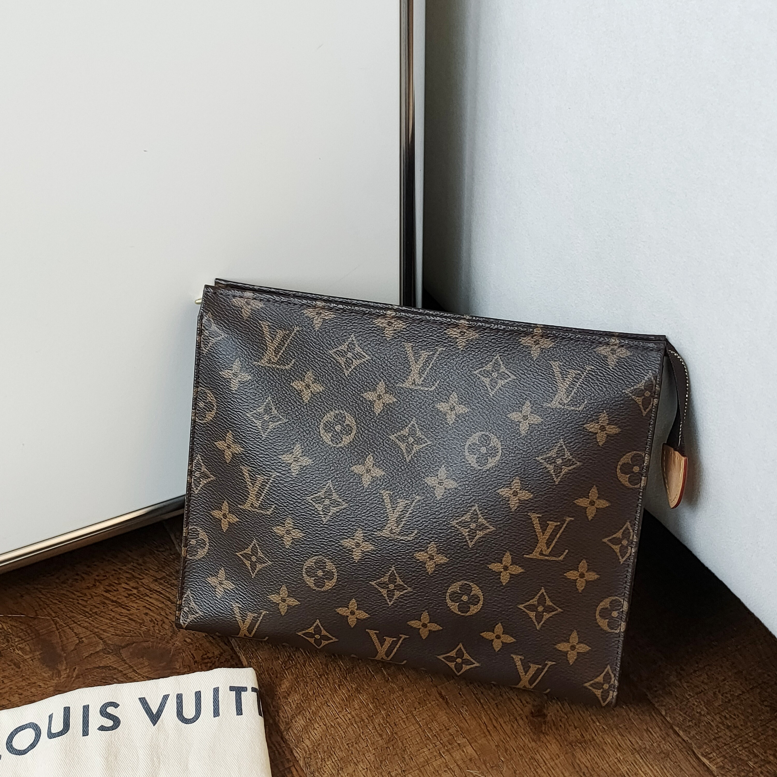 95新 LouisVuitton/路易威登 21年棕色老花Pouch26洗漱包49593