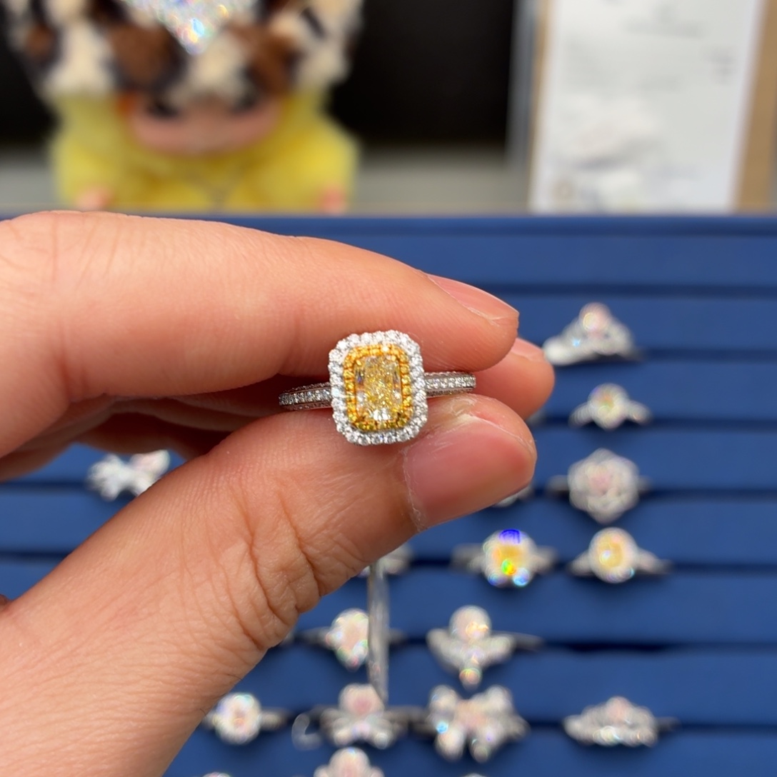 戒指/指环18K金镶嵌钻石1.04克拉黄钻戒指