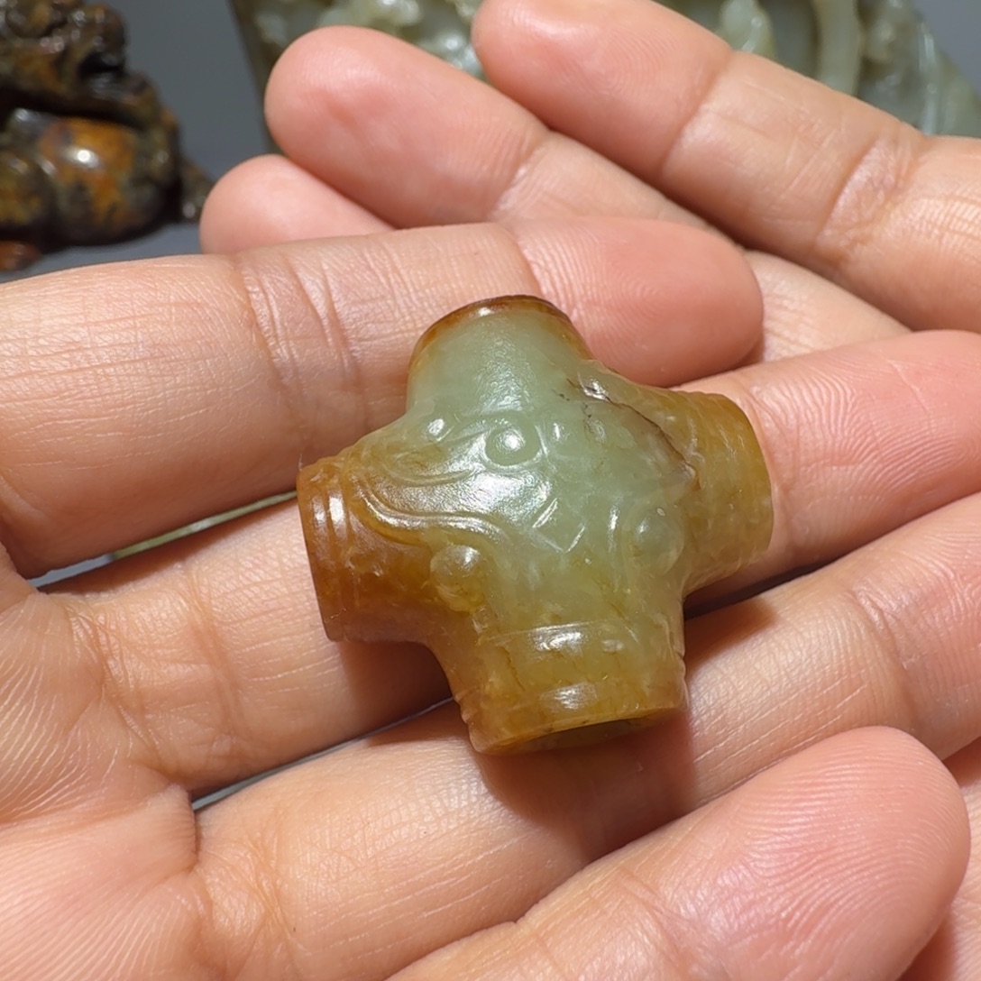 菩***空和田玉未镶嵌挂件