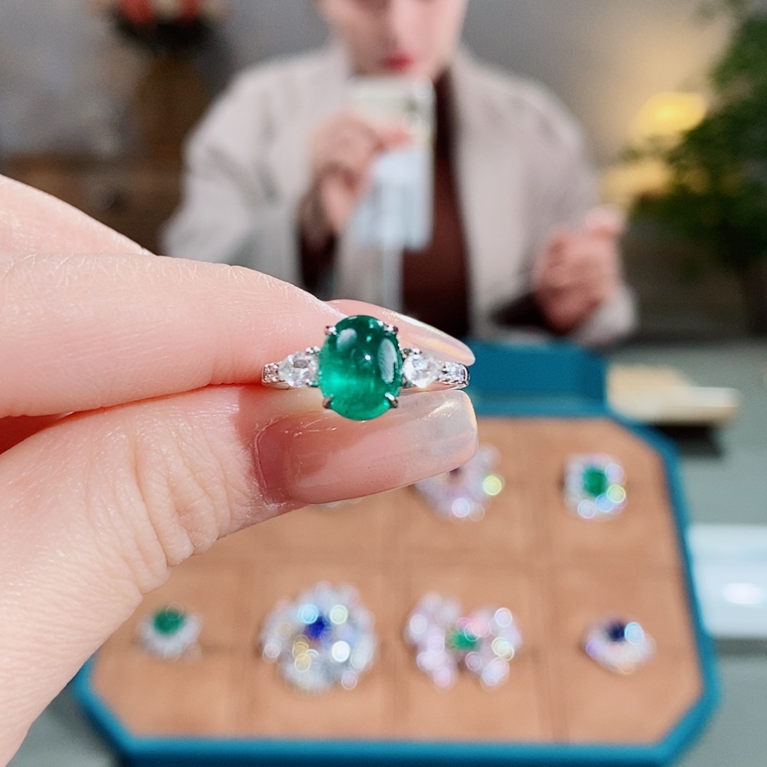 祖母绿戒指18K金镶嵌2.39ct