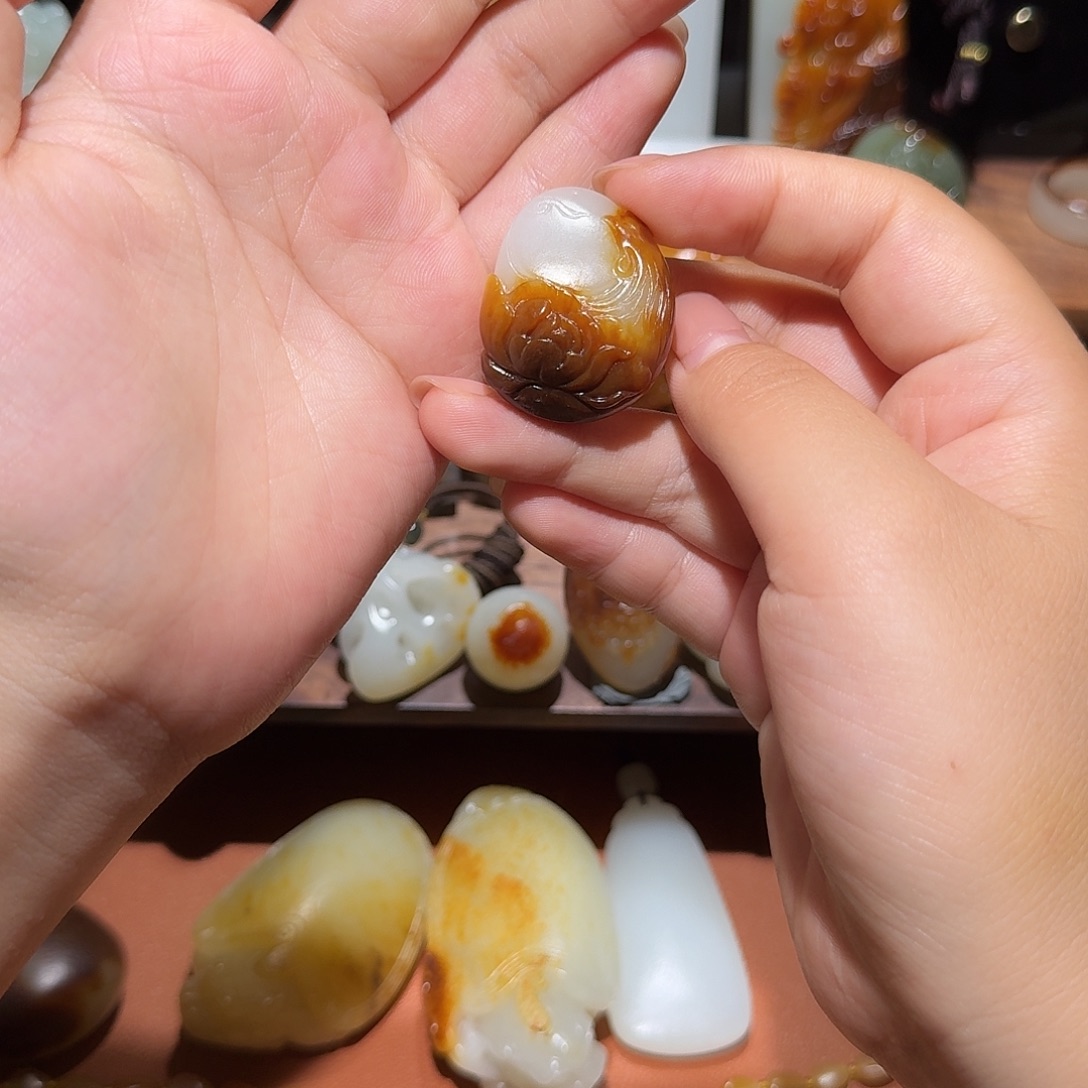 牛***佬和田玉未镶嵌手链