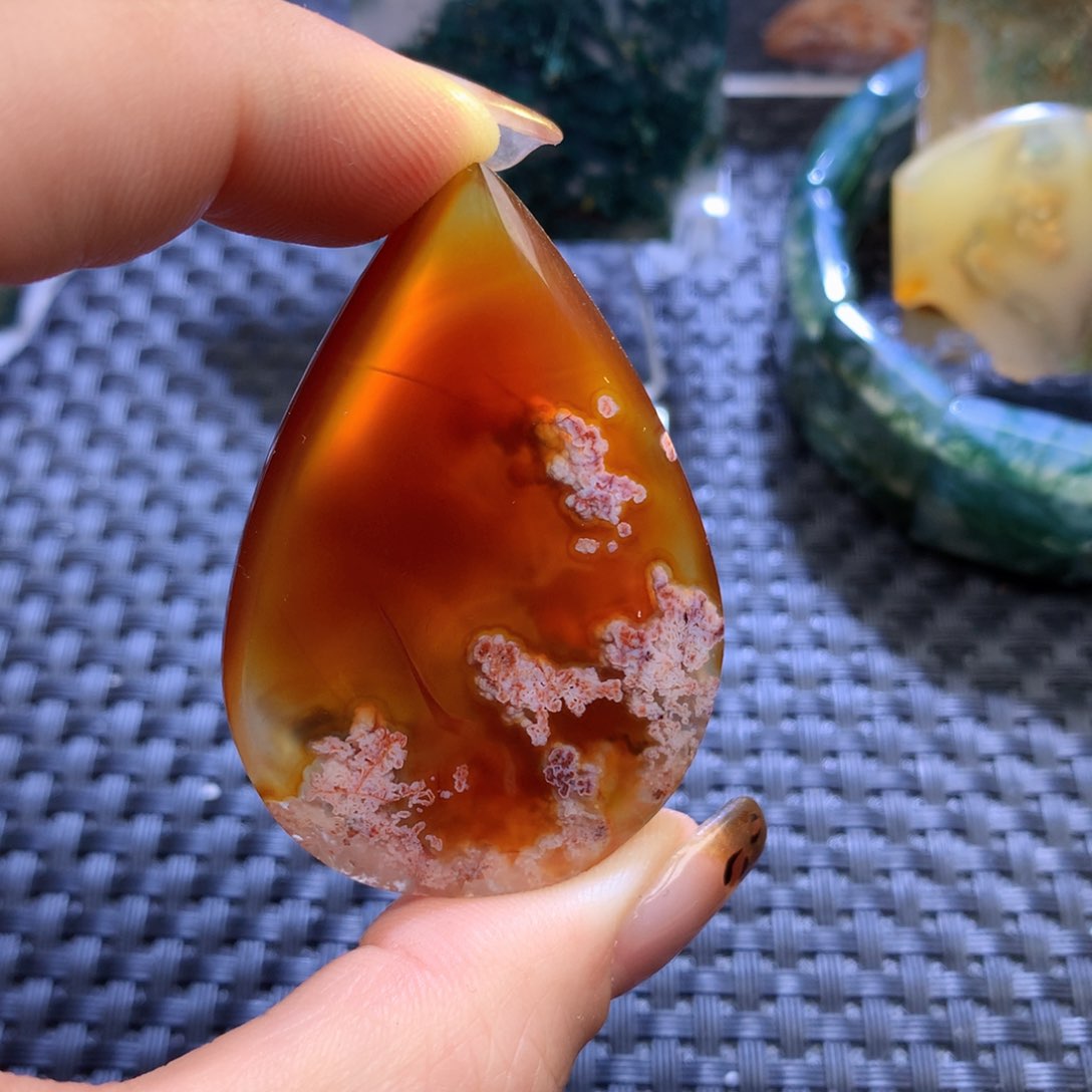 未镶嵌颈饰玛瑙/玉髓蝶*