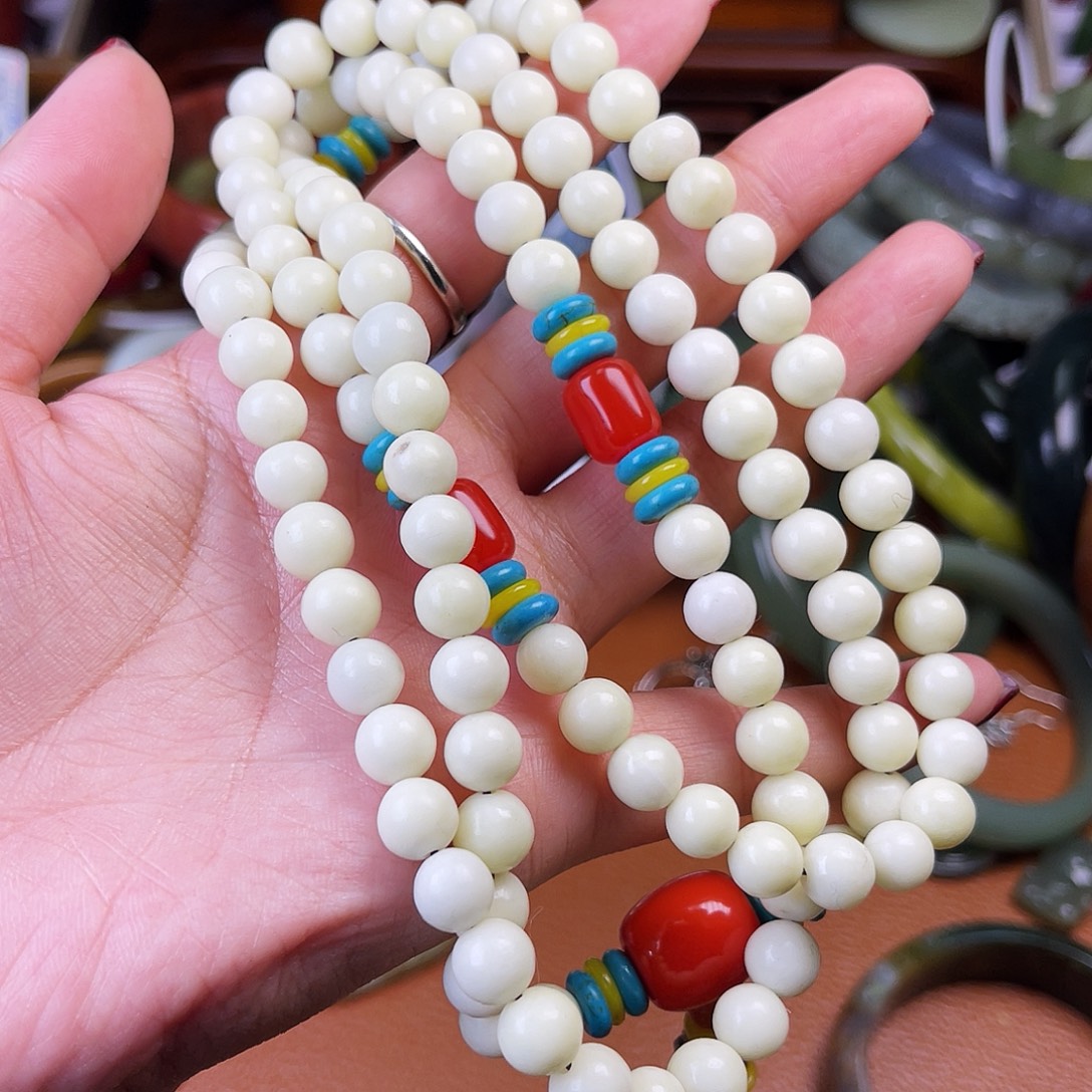 蛇纹石玉未镶嵌颈饰