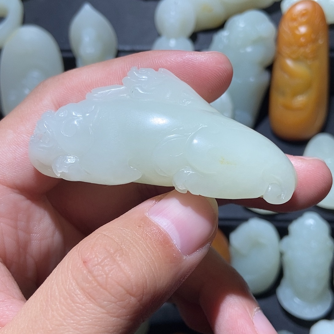 山***夆和田玉未镶嵌颈饰