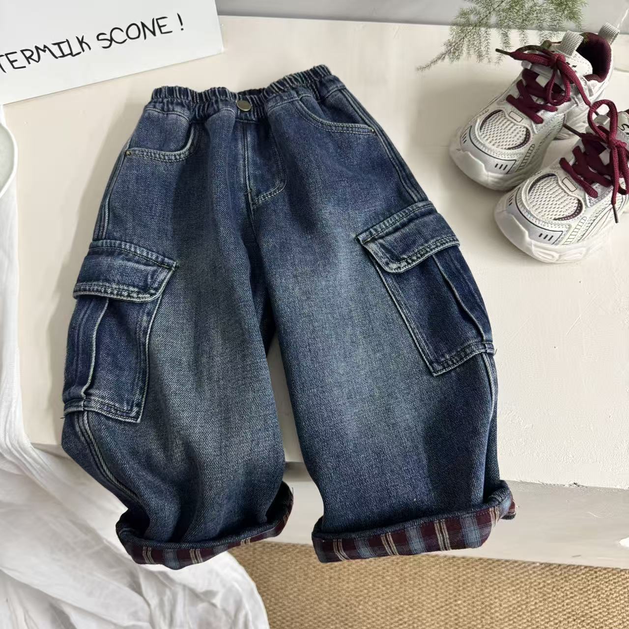 2025年秋冬新款儿童加绒裤子百搭韩版宽松时尚31100大口袋牛仔裤
