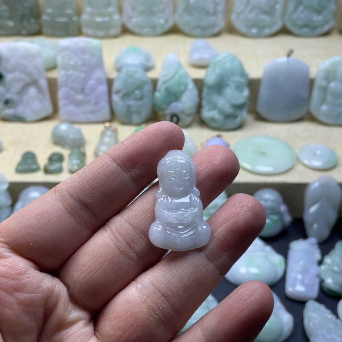 人***见翡翠未镶嵌颈饰纯天然翡翠