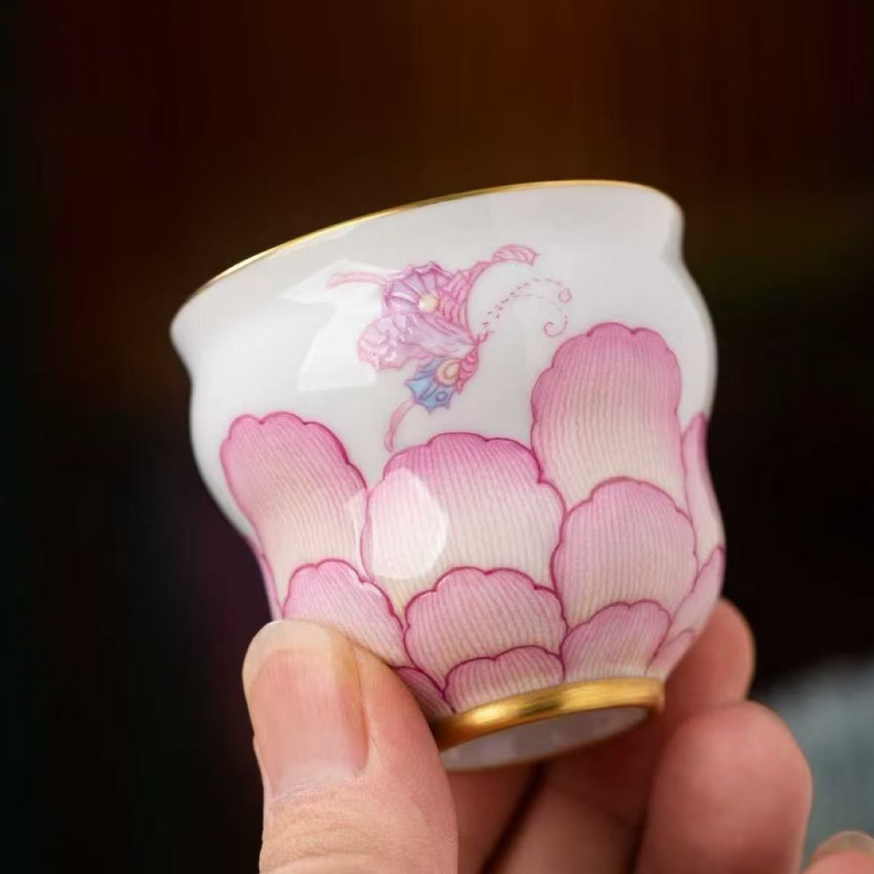 粉莲瓣纹铃铛杯描金精品蝶恋花