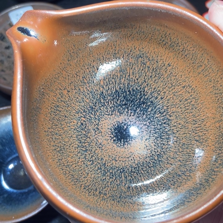 茶盏个nu表面看密密麻麻