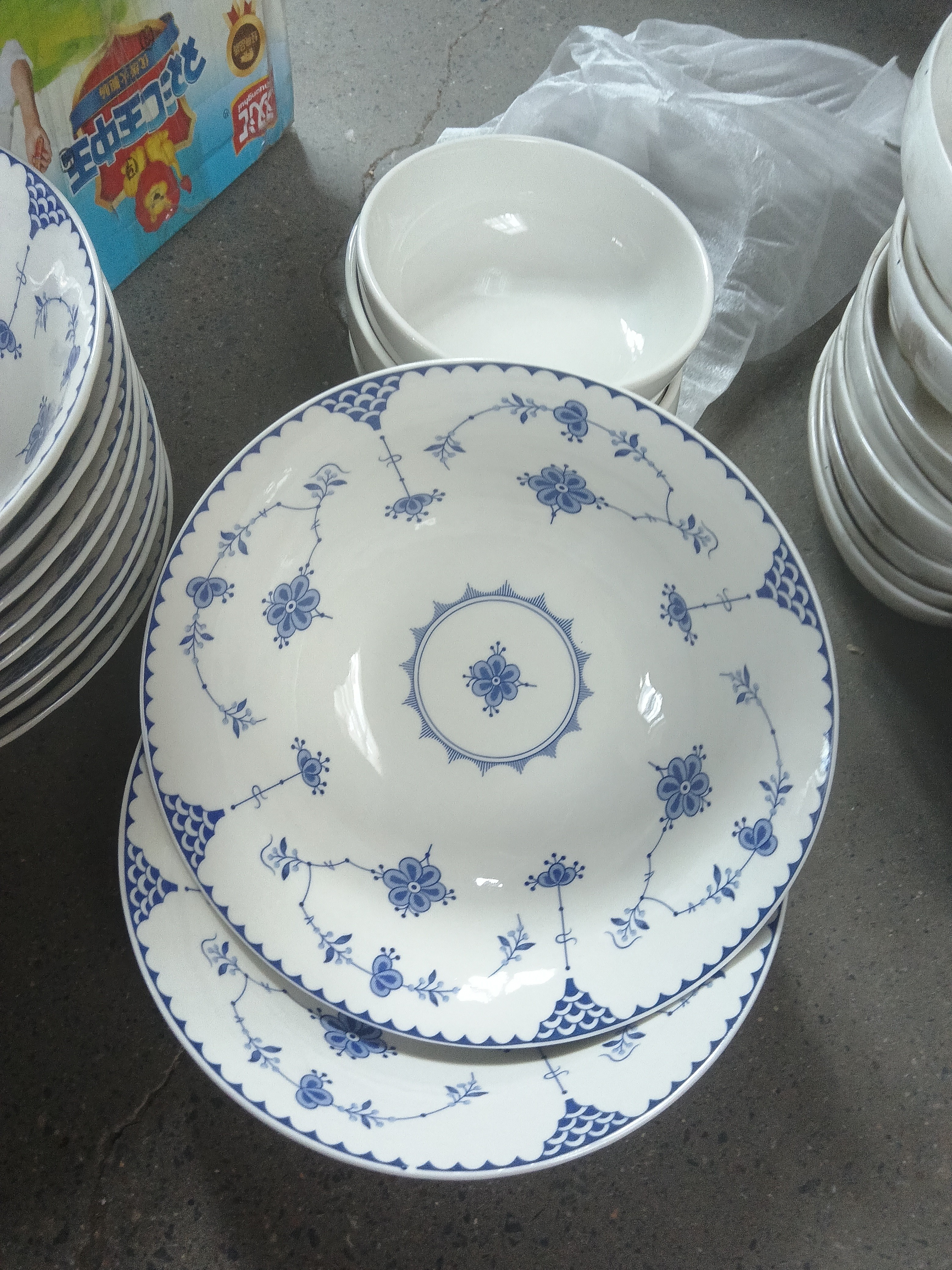 创意唐草纹菜盘深汤盘满足多样家用需求