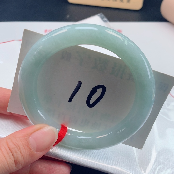 翡翠手镯未镶嵌冰