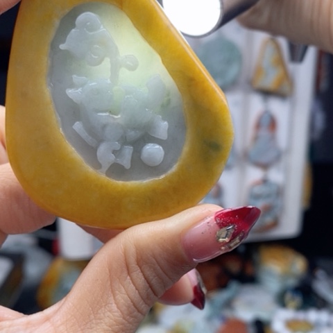 翡翠颈饰未镶嵌翡翠