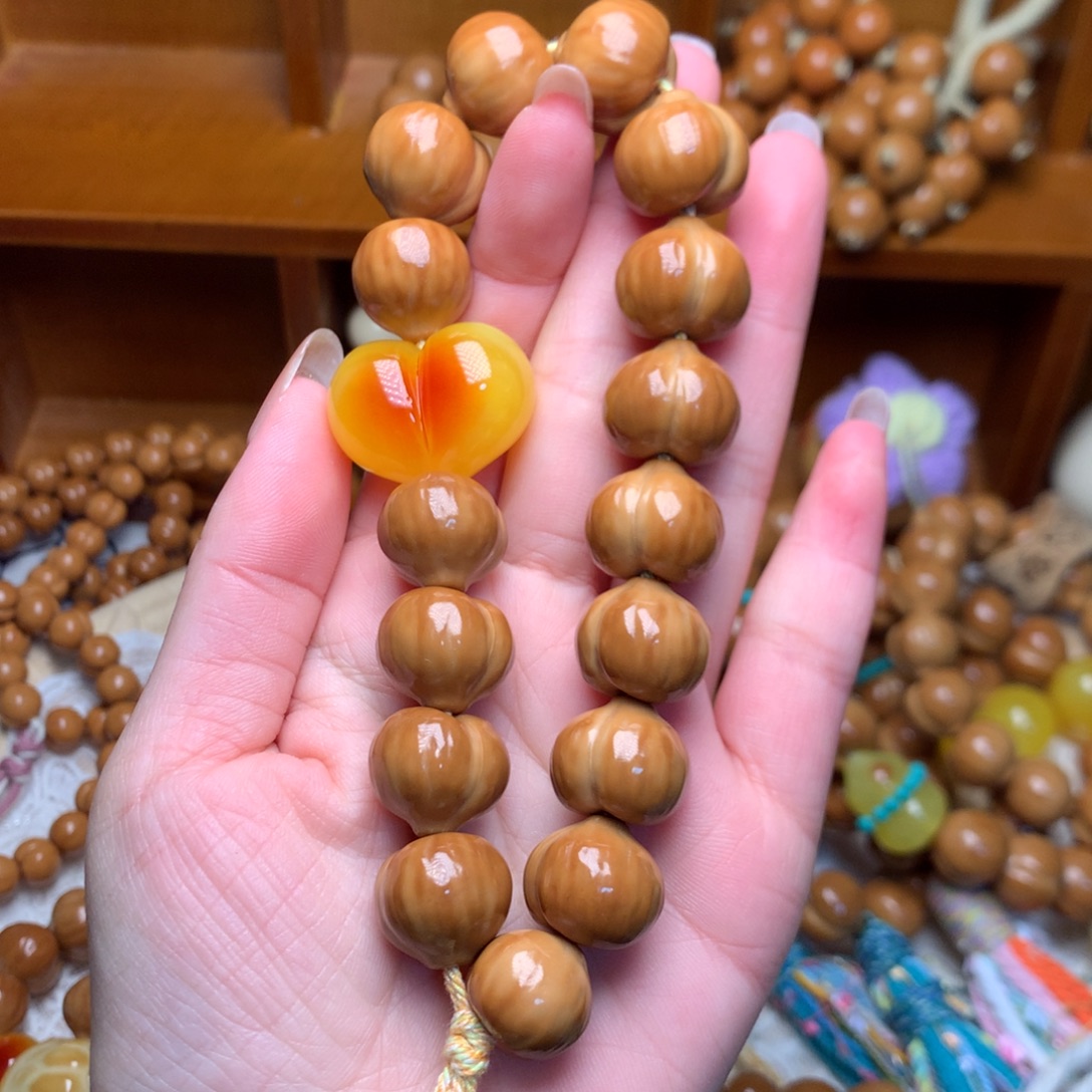 吊坠猴头核桃二代屁桃手持爱心