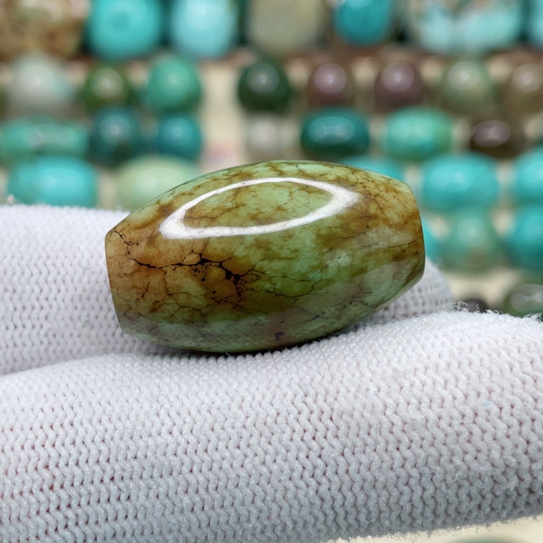 未镶嵌绿松石颈饰