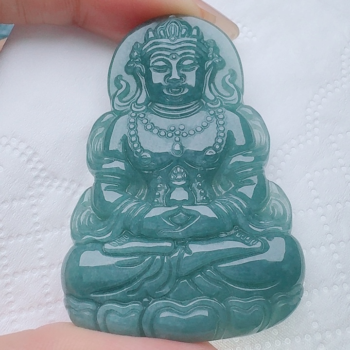 翡翠未镶嵌颈饰多样性发其一