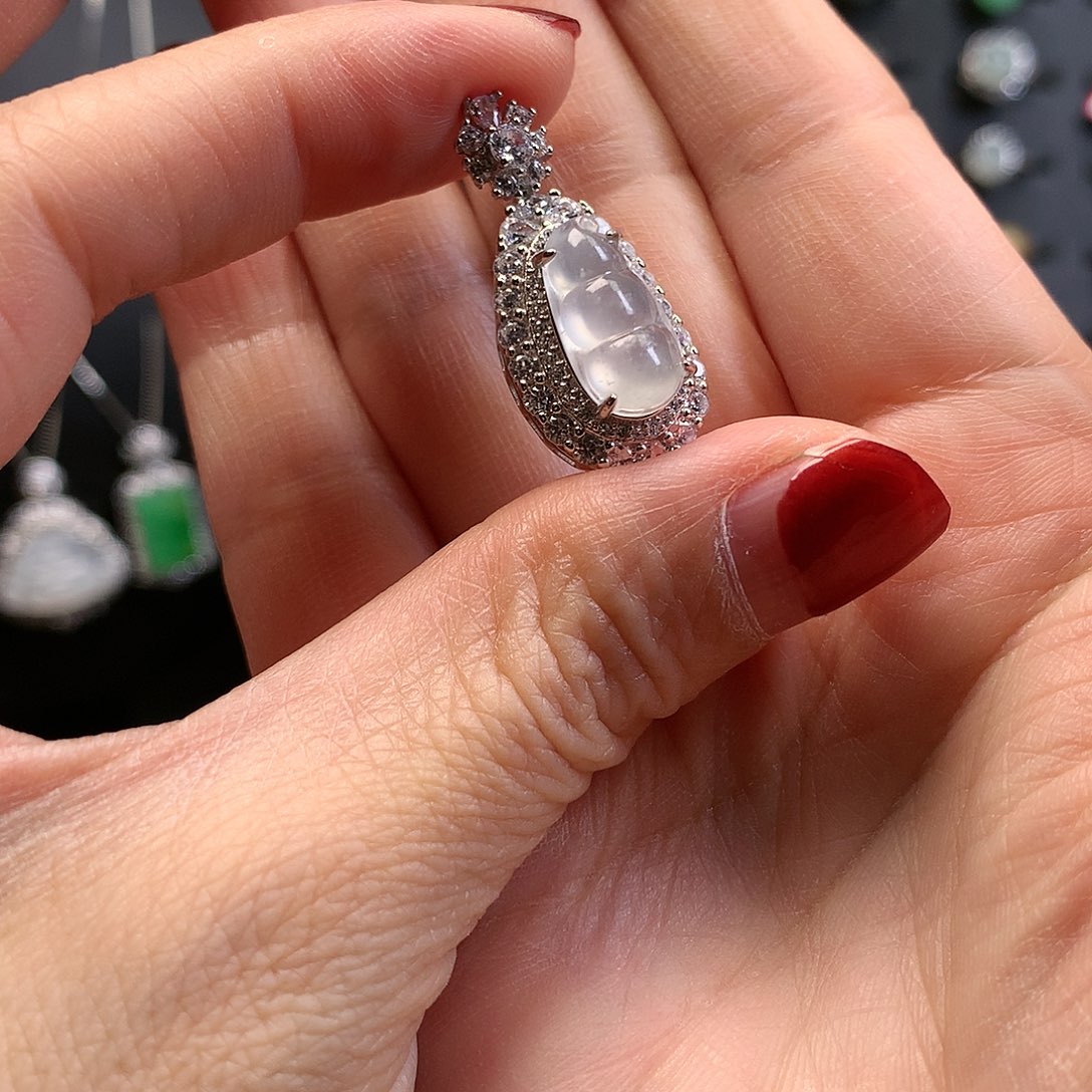 翡翠颈饰银S925镶嵌111111