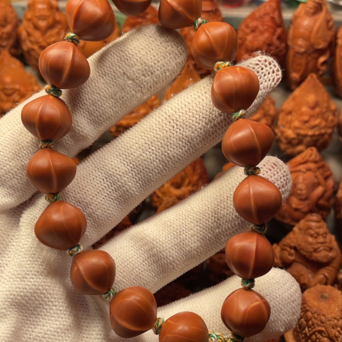 橄榄核吊坠鲨鱼背