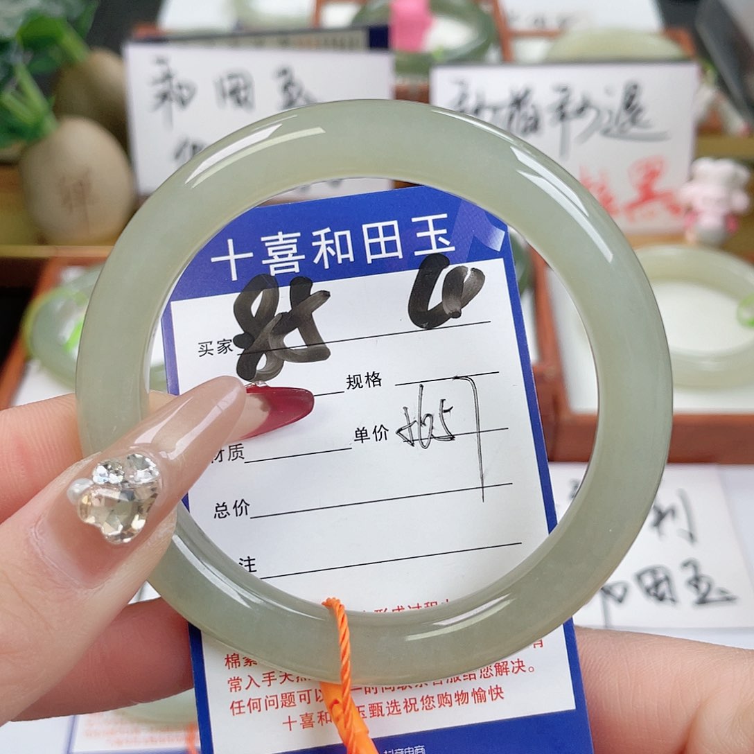 和田玉手镯未镶嵌
