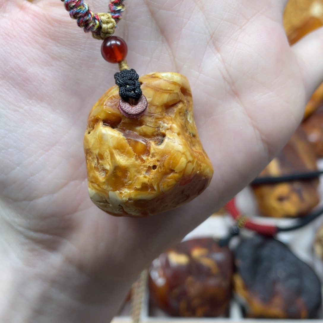 琥珀珠宝奇石未镶嵌