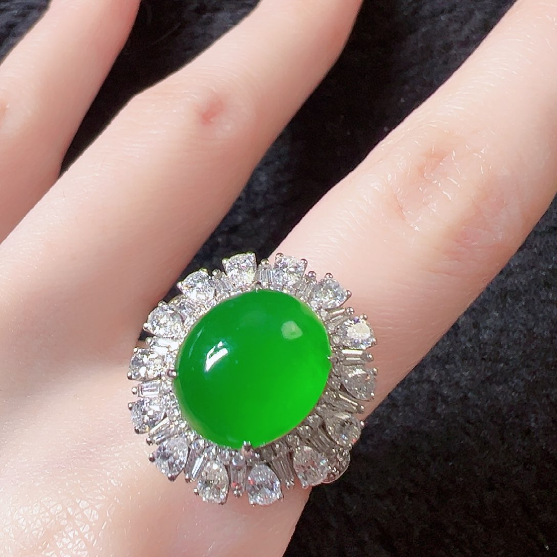 翡翠戒指18K金镶嵌签收后24小时鉴赏期，过时不退