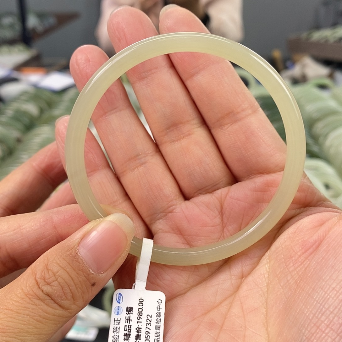 和田玉和田玉手镯57未镶嵌