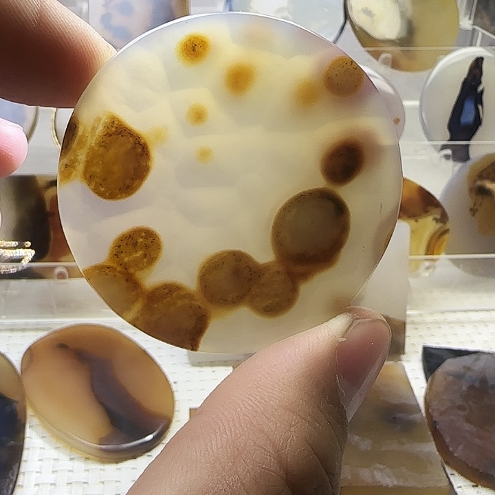 玛瑙/玉髓未镶嵌珠宝奇石