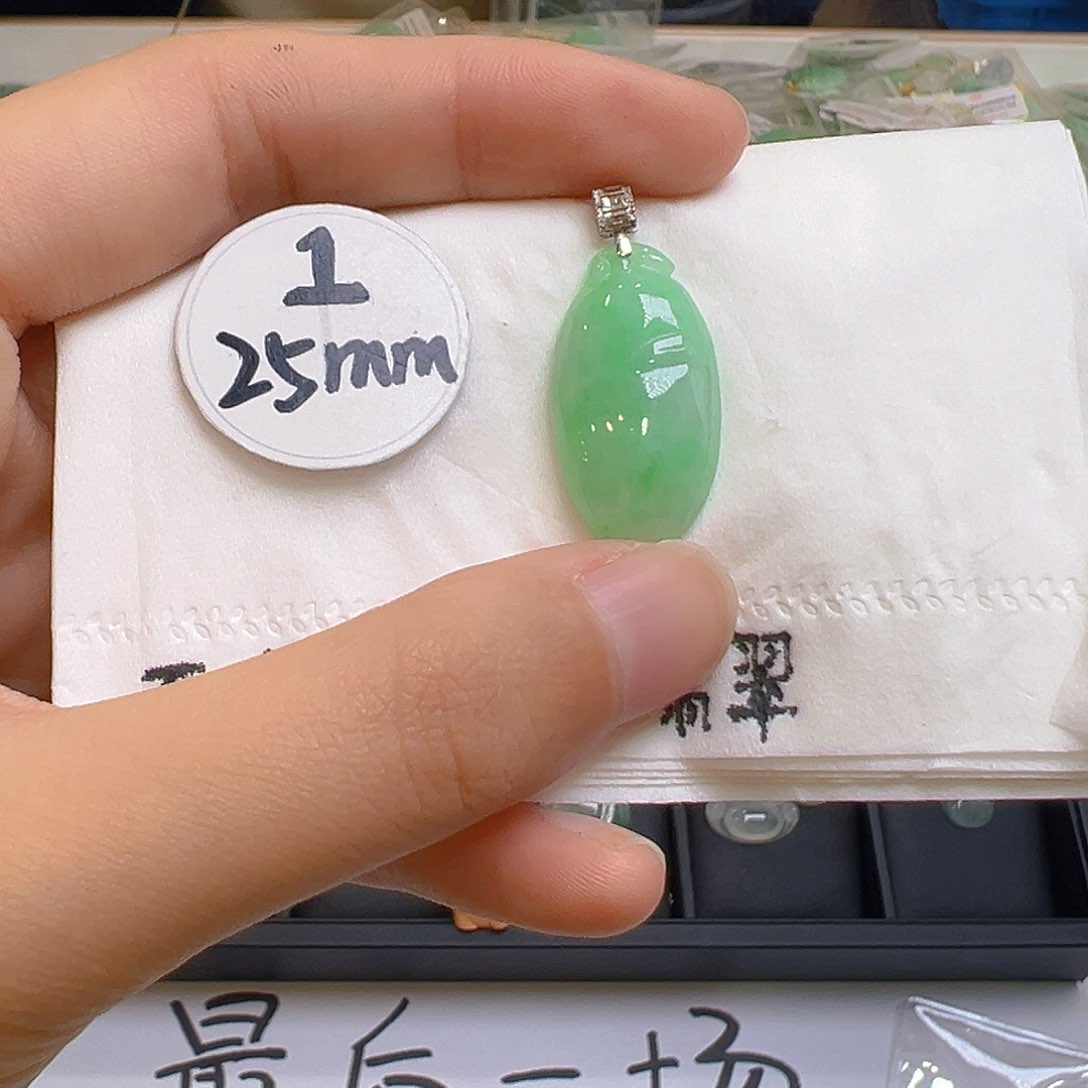 翡翠颈饰18K金镶嵌翡翠