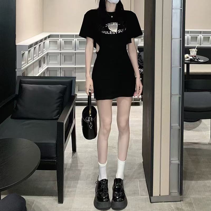 镂空露腰辣妹短袖连衣裙女夏季2025新款爱心印花法式显瘦包臀短裙