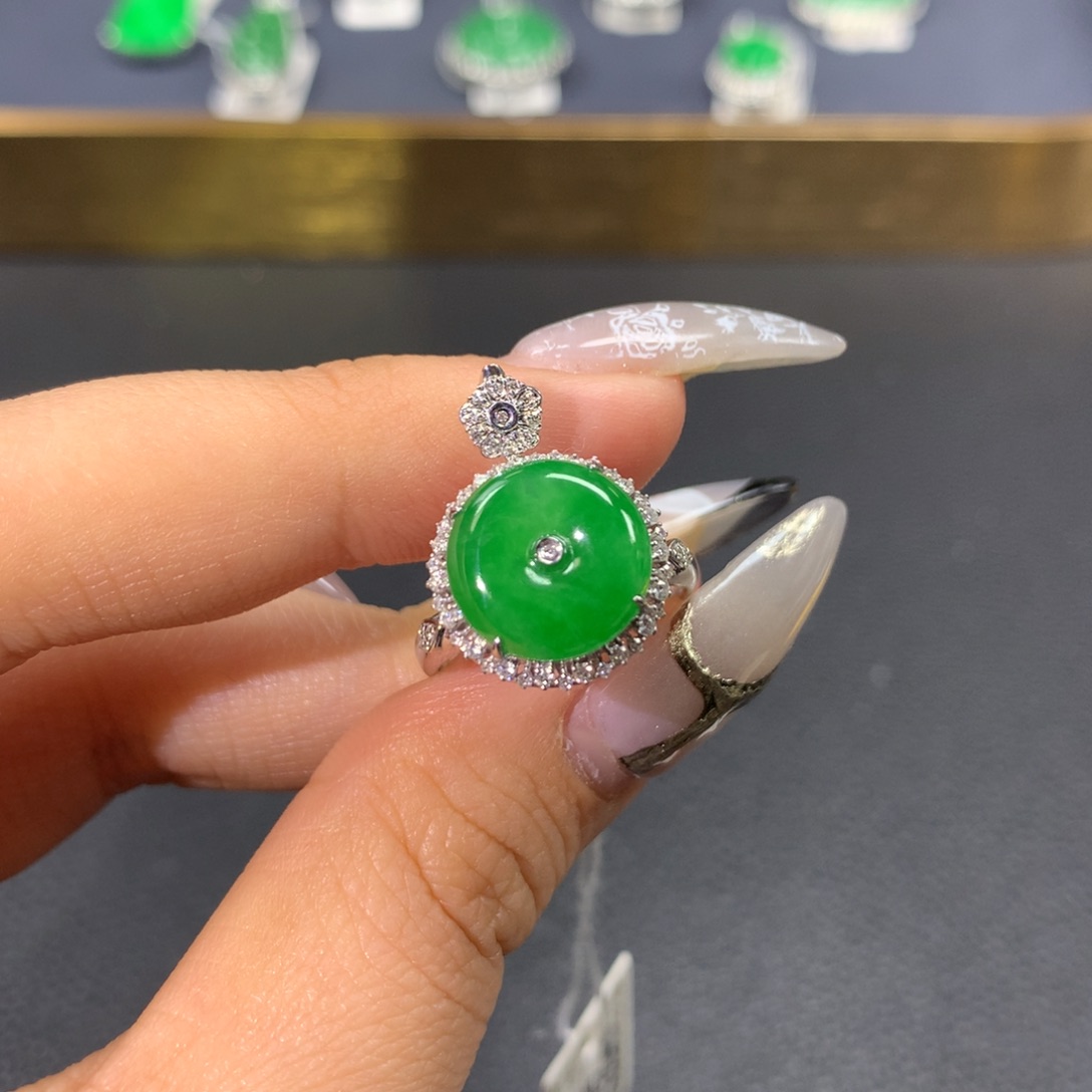 翡翠戒指18K金镶嵌翡翠