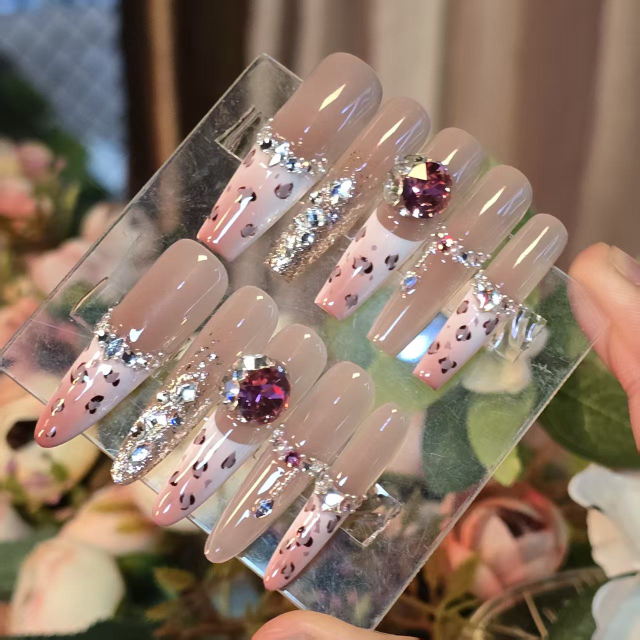 玫花豹丶223月光(施华洛)主钻丶进口丶手工穿戴甲