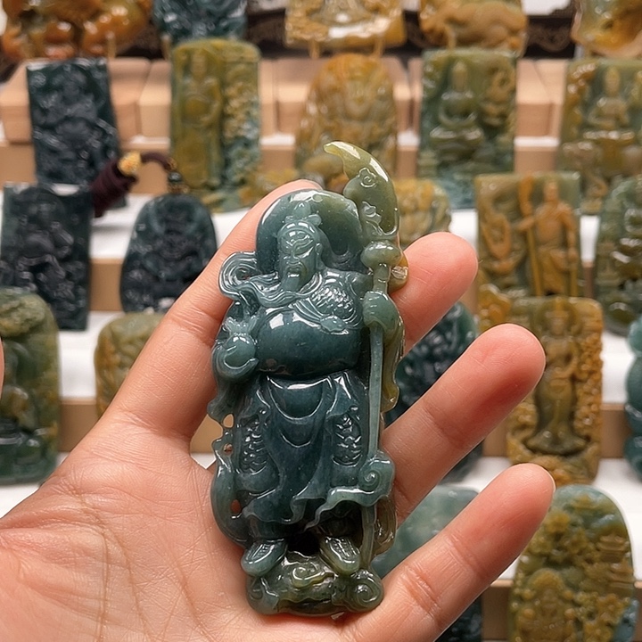 翡翠颈饰未镶嵌天然翡翠A货关公
