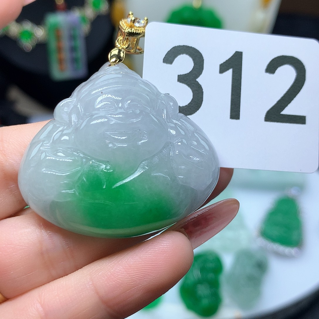 翡翠吊坠(赠链)未镶嵌