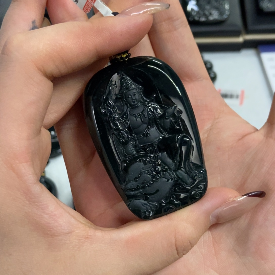 卧***生翡翠未镶嵌颈饰翡翠