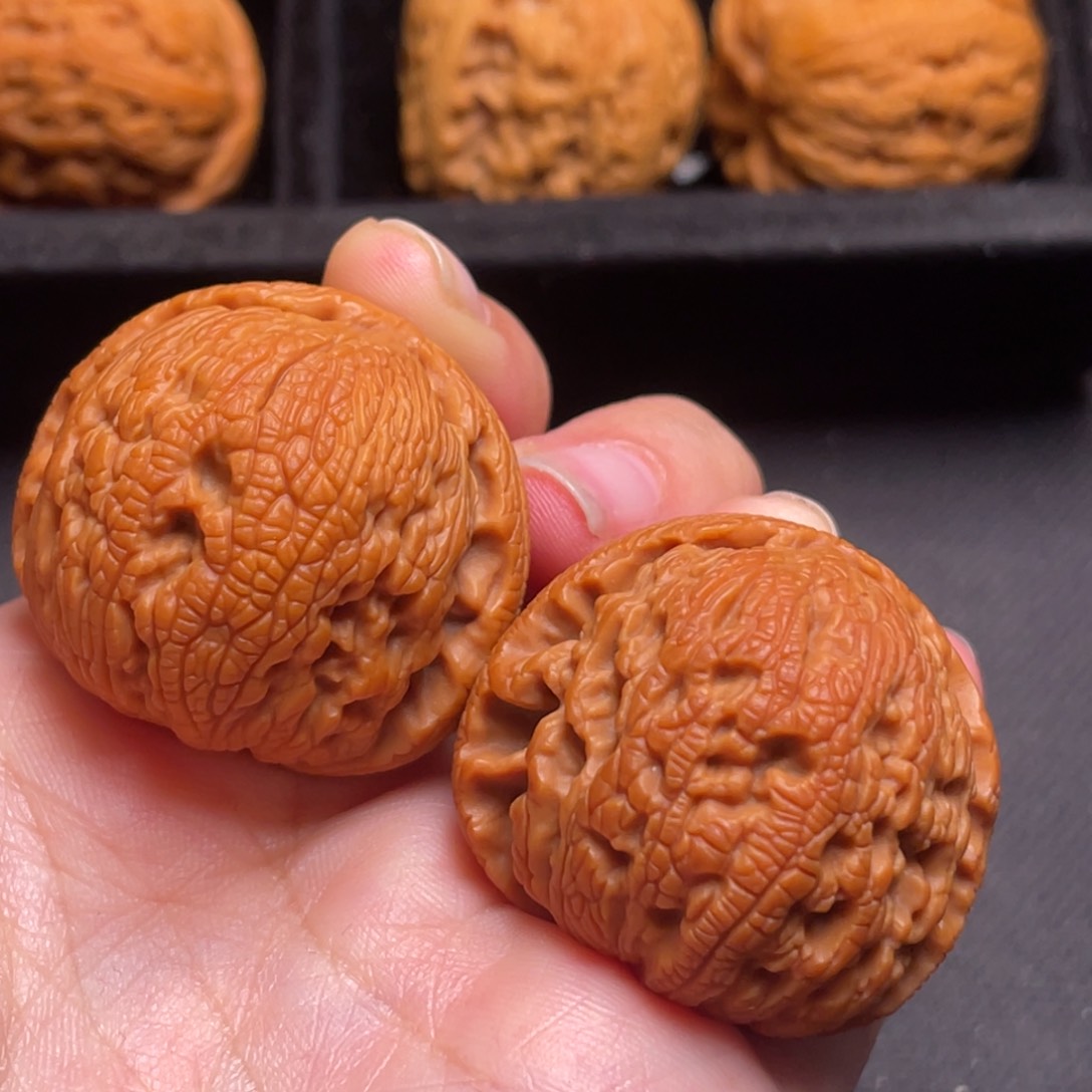 文玩核桃把件秦岭野生核桃